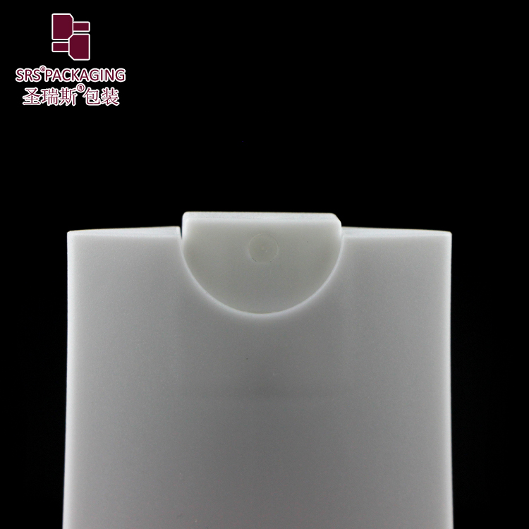 Flat shape white color 20ml PP material perfume plastic bottle pocket size credit care spray container